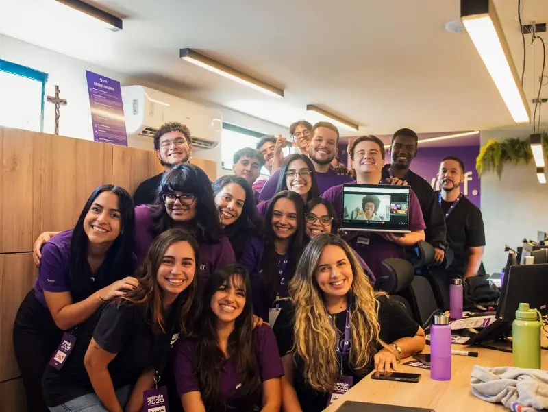 Equipe Wolf Aceleradora trabalhando em operações digitais